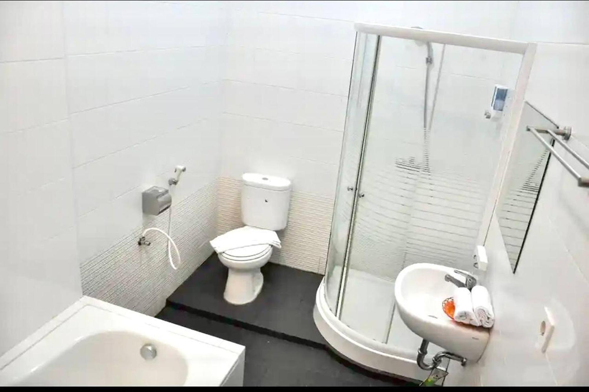 Ohulu Guesthouse メダン エクステリア 写真